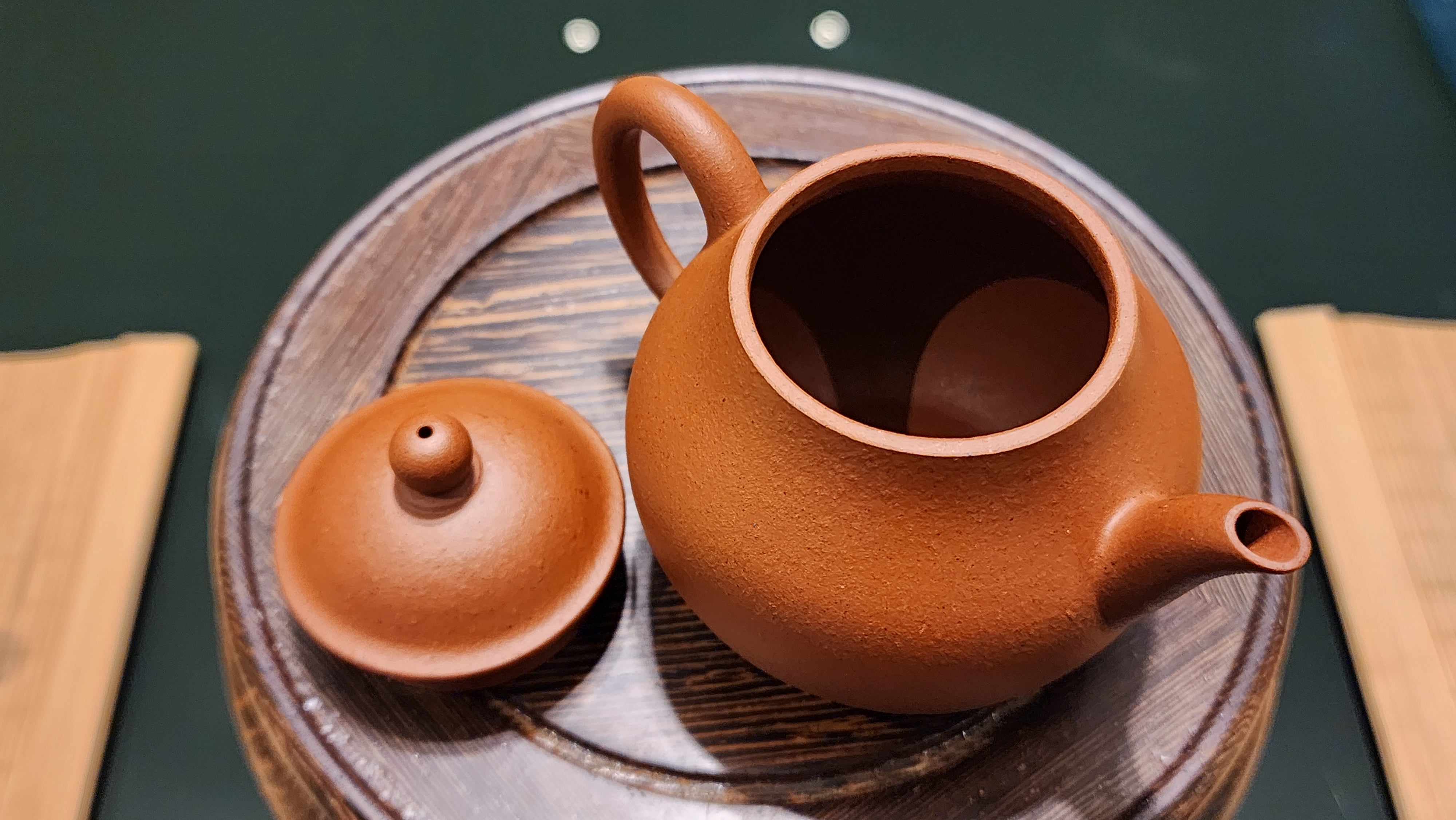 Qiu Shui 秋水, Gu Fa Lian Ni (Most Archaic Clay Forming) ~ Zhu Ni *古法练泥~朱泥, L4 Assoc Master Du Cheng Yao 堵程尧。