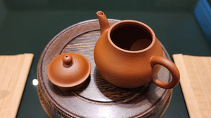 Qiu Shui 秋水, Gu Fa Lian Ni (Most Archaic Clay Forming) ~ Zhu Ni *古法练泥~朱泥, L4 Assoc Master Du Cheng Yao 堵程尧。