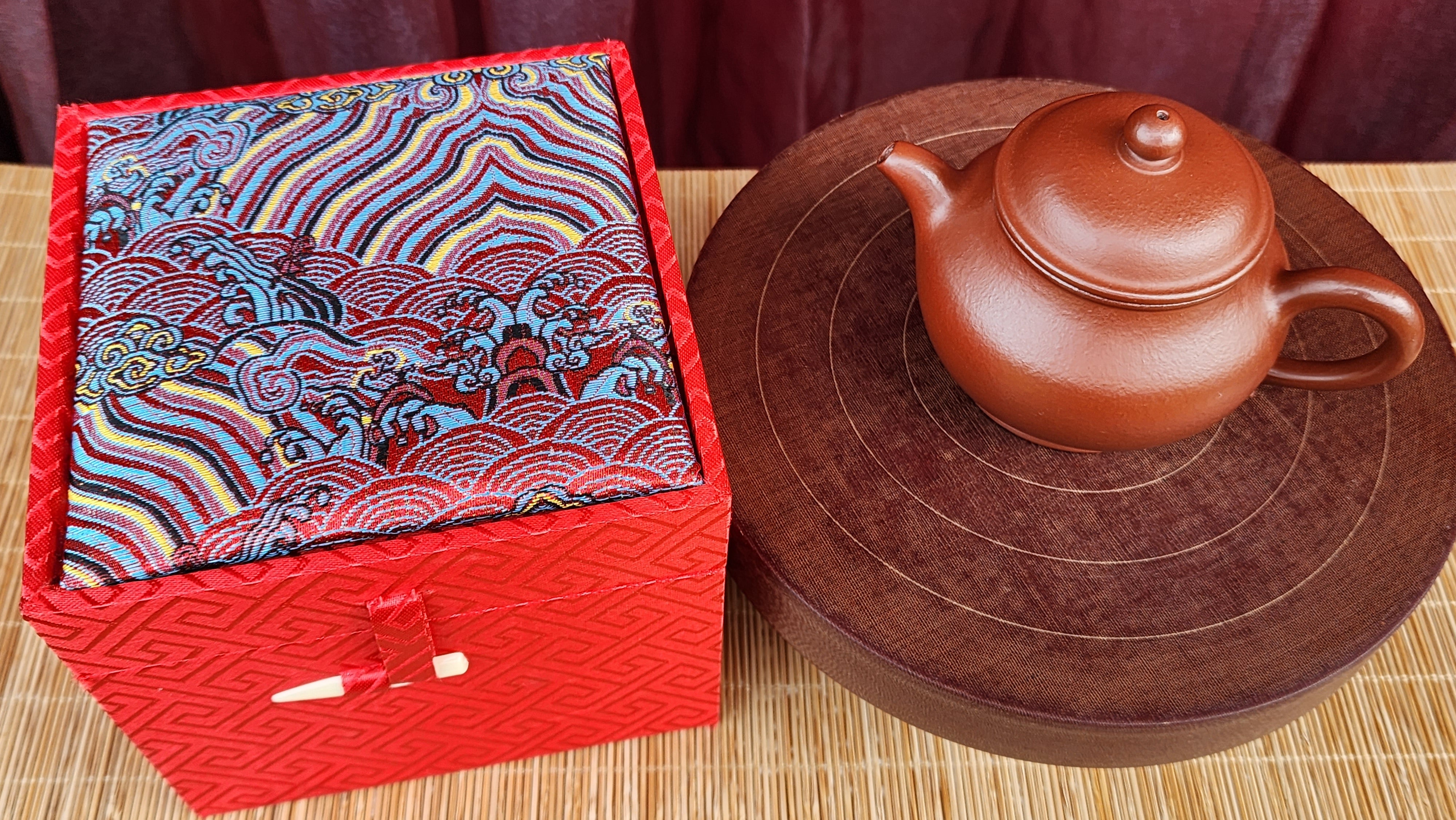 Pan Hu 番壶, XiaoMeiYao ZhuNi 小煤窑朱泥, 119.5ml, by Craftsman Zhao Xiao Wei 赵小卫。