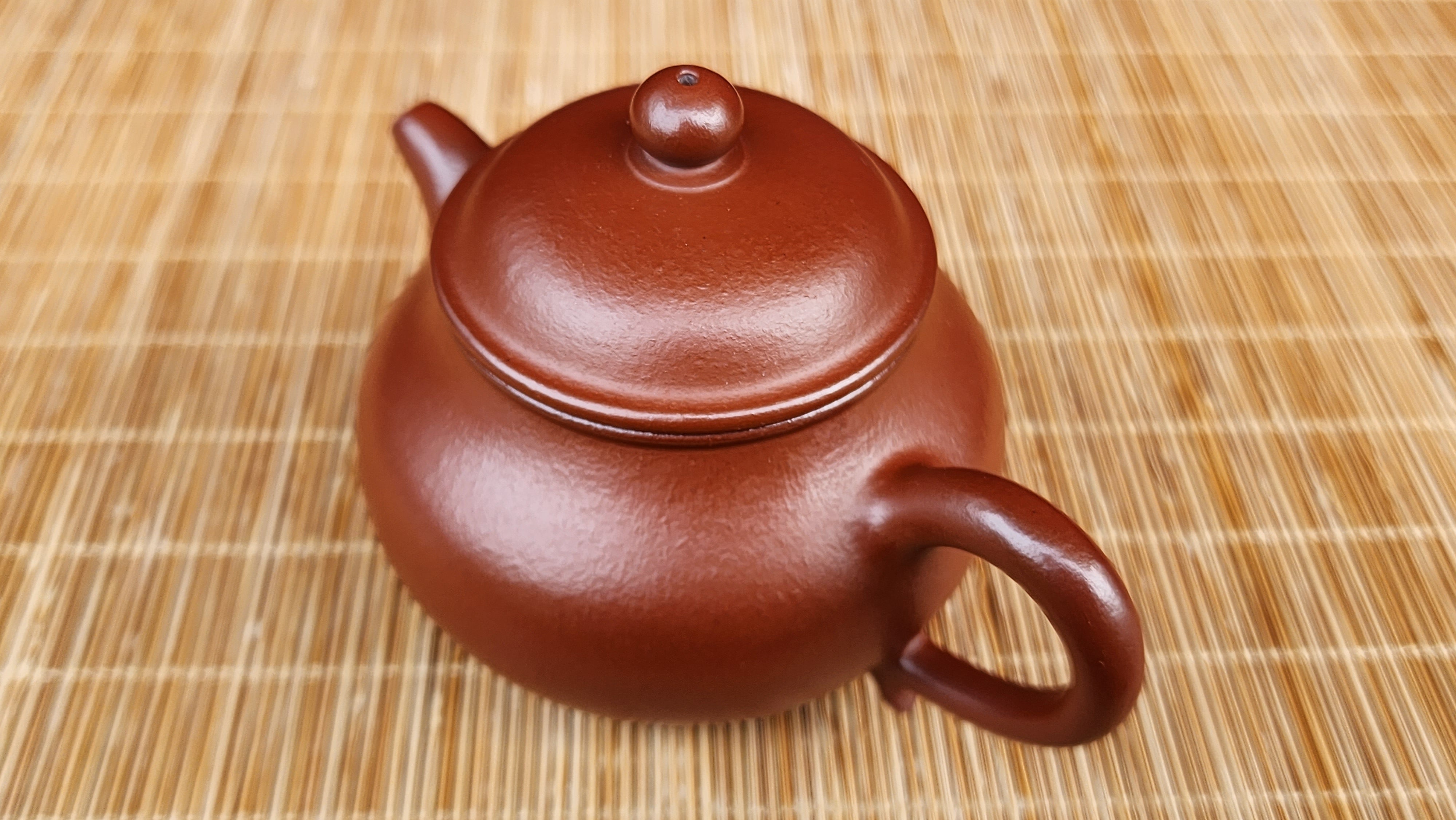 Pan Hu 番壶, XiaoMeiYao ZhuNi 小煤窑朱泥, 119.5ml, by Craftsman Zhao Xiao Wei 赵小卫。