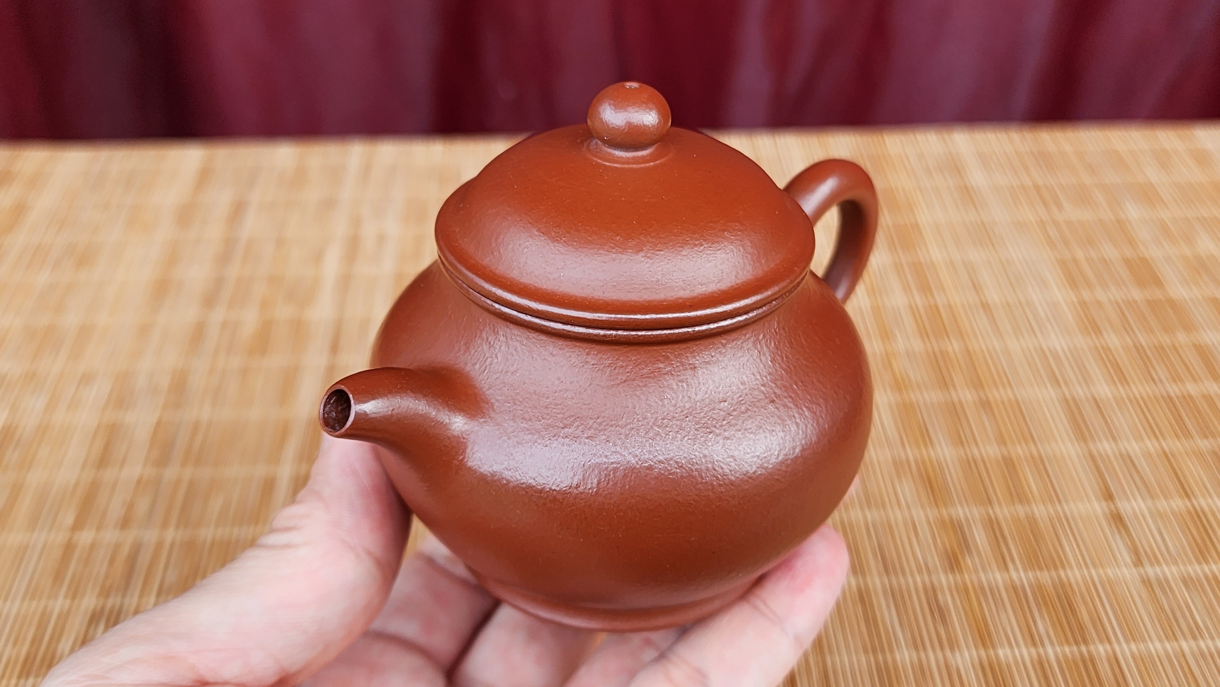 Pan Hu 番壶, XiaoMeiYao ZhuNi 小煤窑朱泥, 119.5ml, by Craftsman Zhao Xiao Wei 赵小卫。