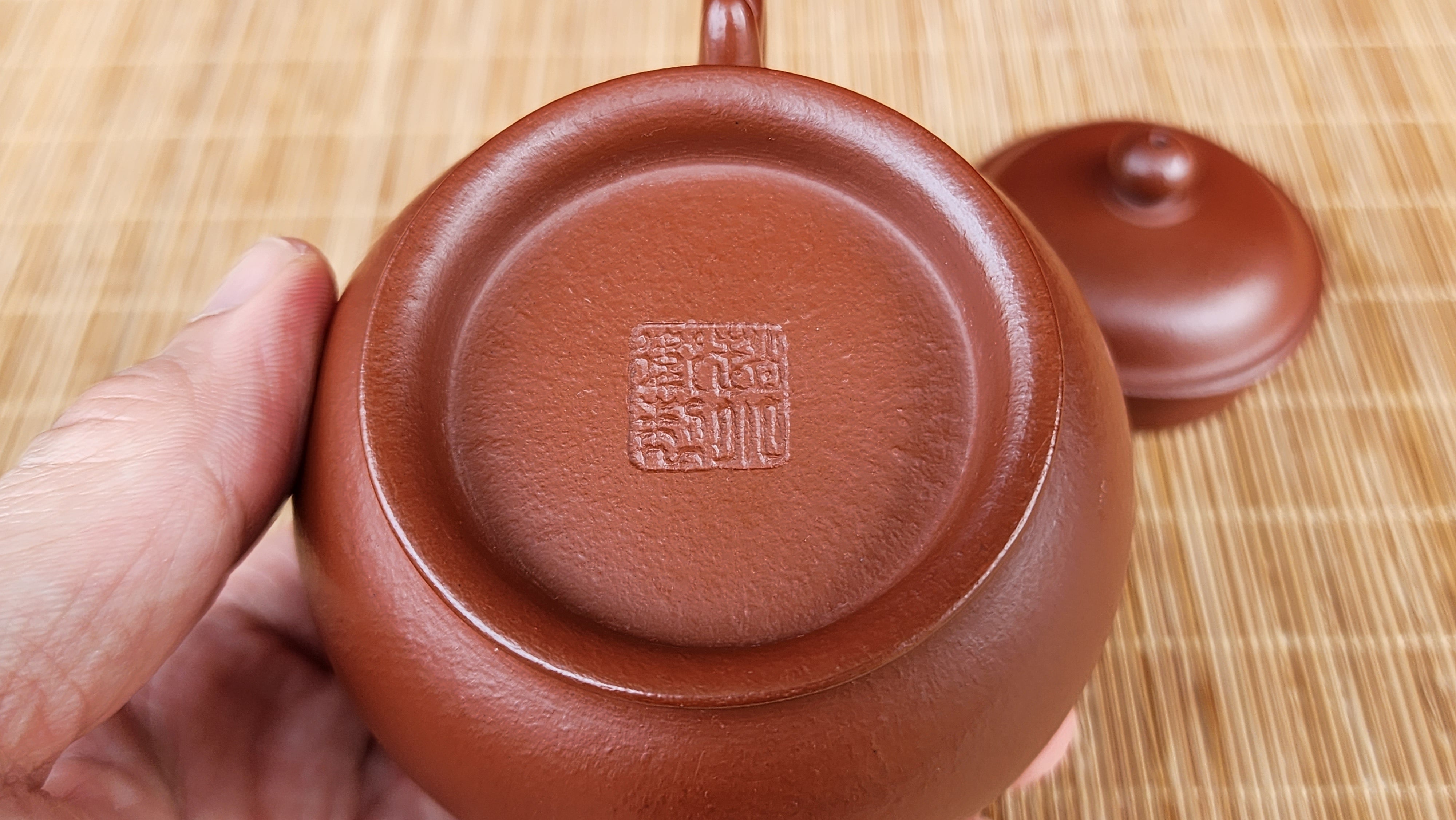 Pan Hu 番壶, XiaoMeiYao ZhuNi 小煤窑朱泥, 119.5ml, by Craftsman Zhao Xiao Wei 赵小卫。